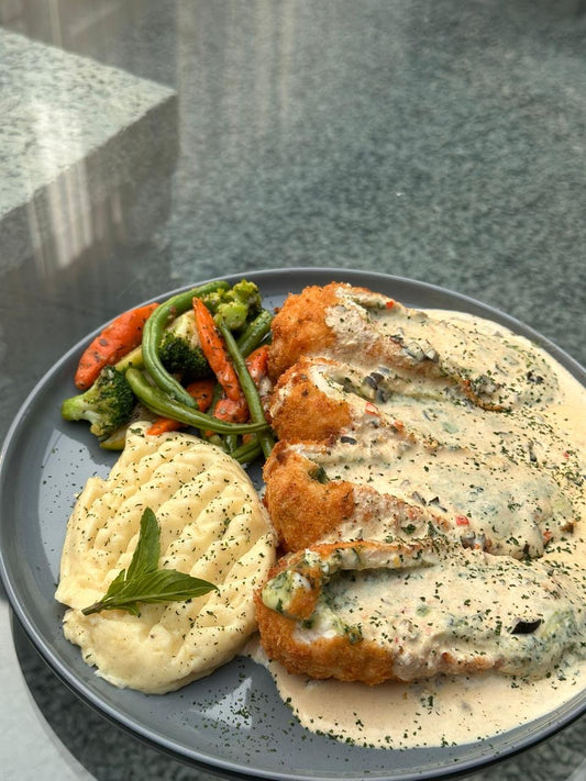 CORDAN BLU CHICKEN WITH MASH POTATOS AND FRY VEGS